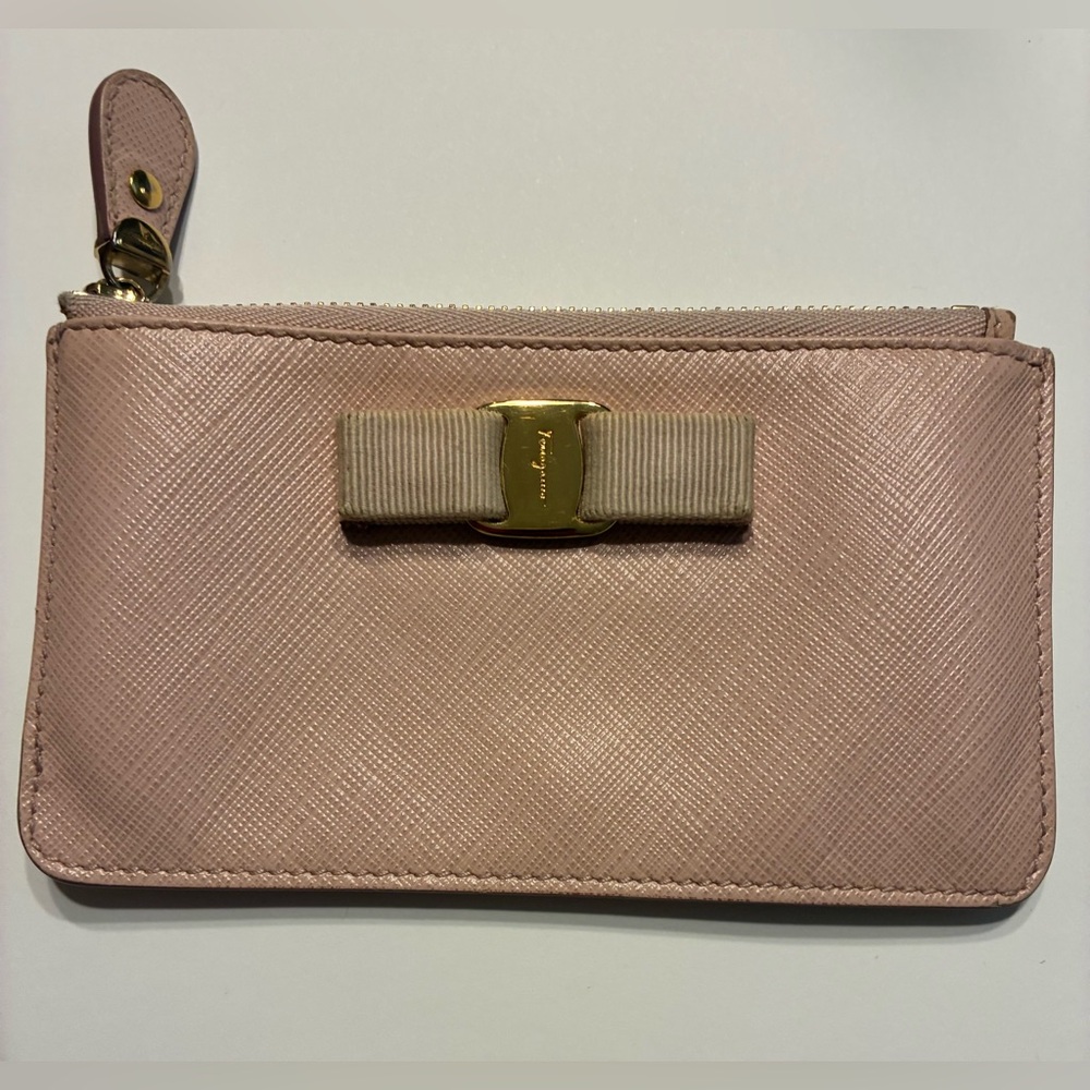 Salvatore Ferragamo EUC Vera Pink Zip Leather Clutch with Gold Accent KY-22 C432 - Picture 4 of 13